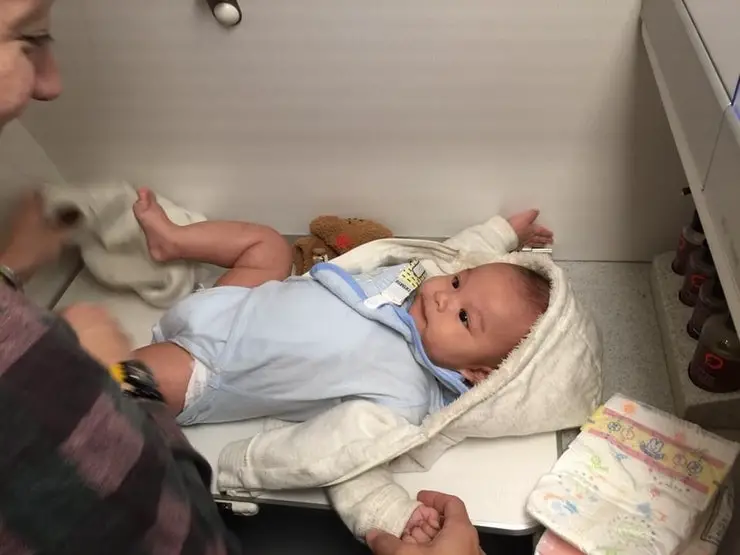 changing baby on plane