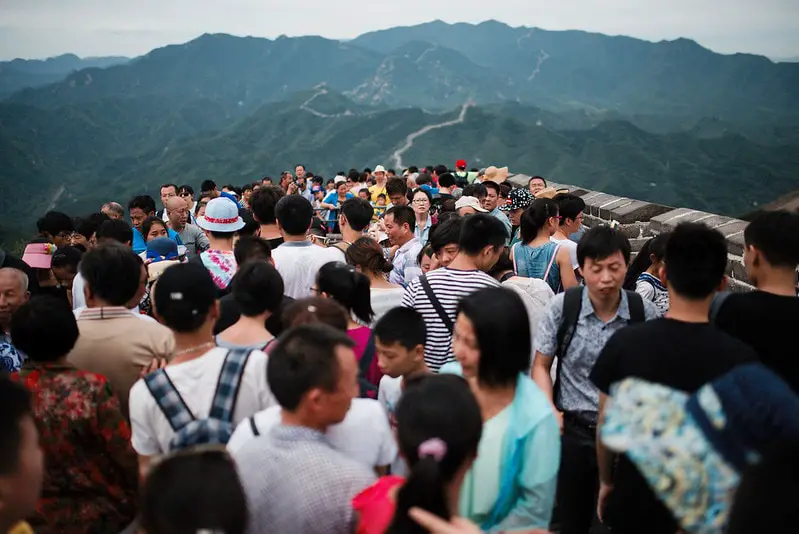 crowd at the great wall