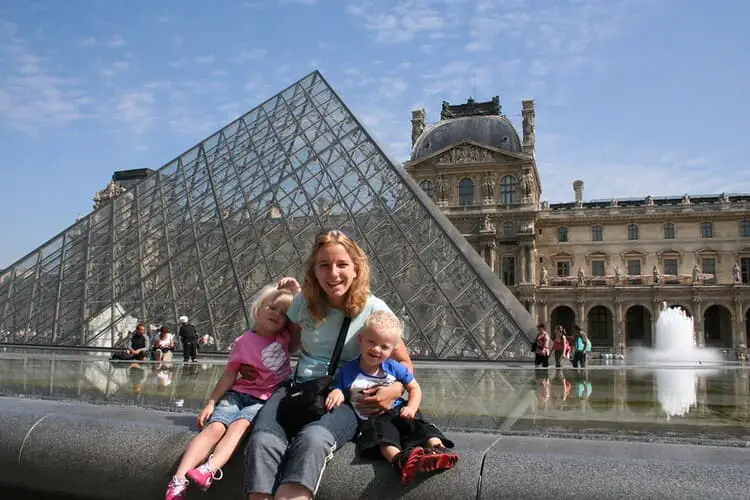 louvre pyramid