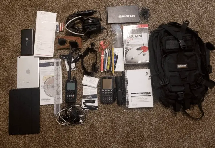pilot's flight bag content