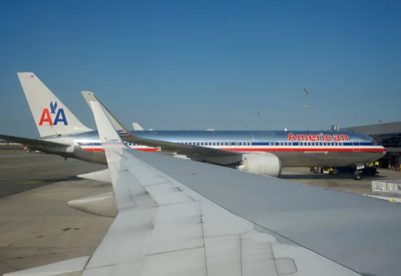 american airlines pros cons