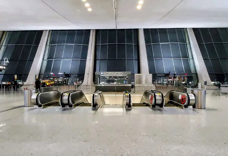 Dulles inside the main terminal 