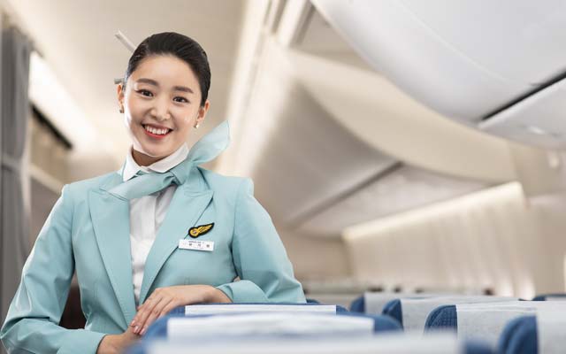 Top 13 Best Flight Attendant Uniforms Around the World