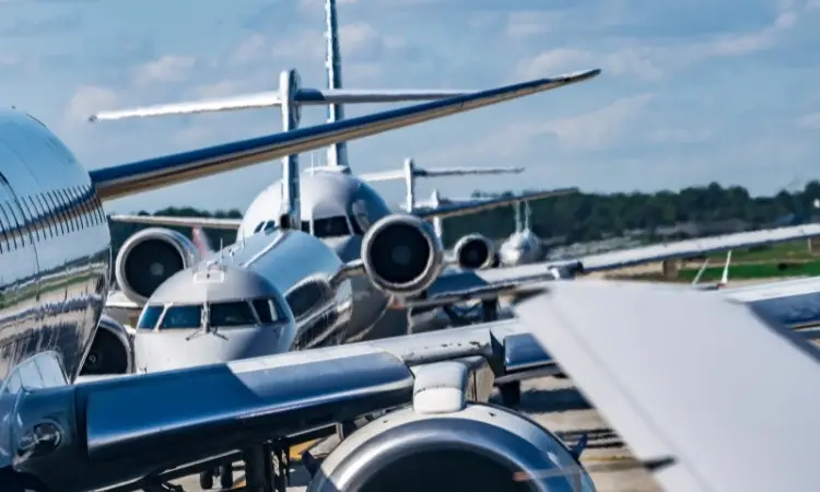 airplanes in line