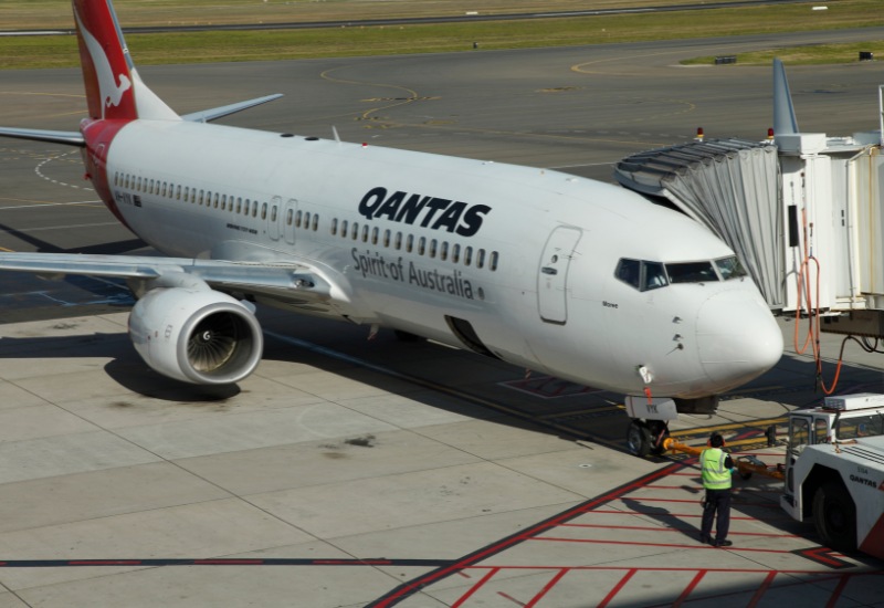 qantas flight attendant salaries