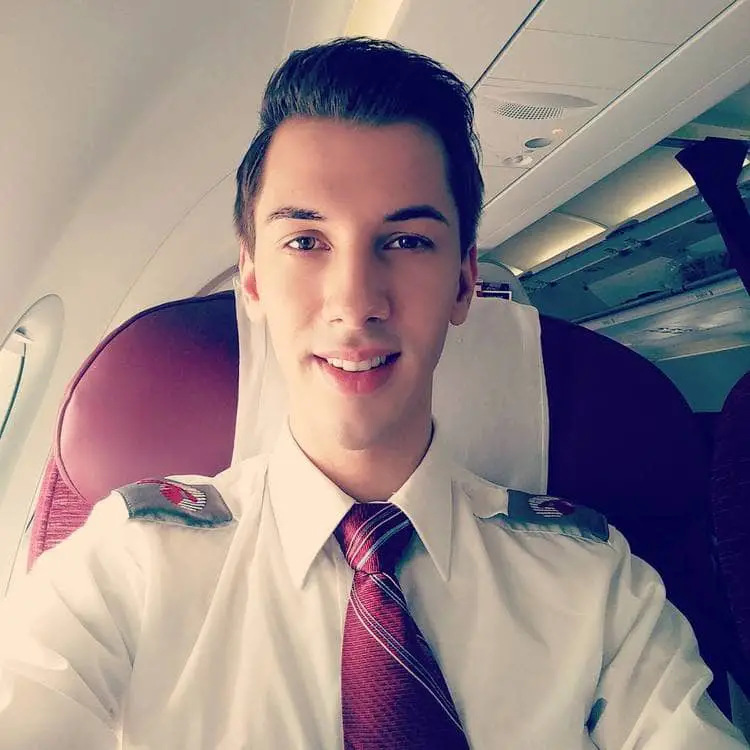 qatar airways male crew uniform