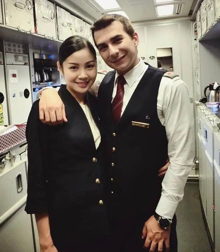 qatar male cabin crew vest