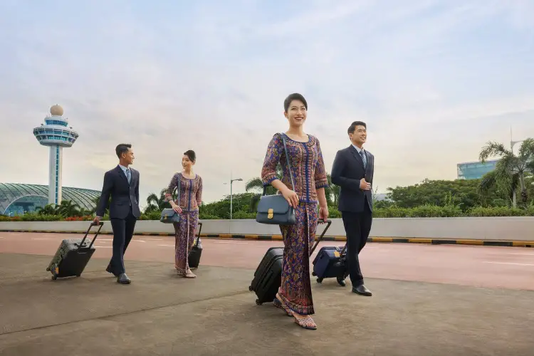 Singapore Airlines’ “Singapore Girl” Uniform