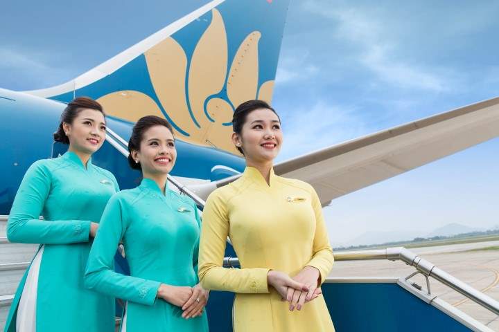 vietnam airlines flight attendant uniforms